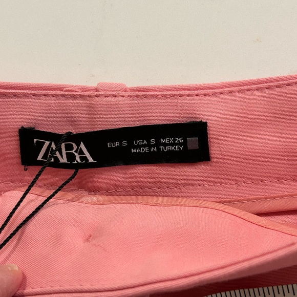 Zara High Waisted 3 button shorts, pink, size Small - Picture 4 of 7